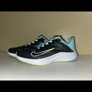 NWOT Nike Running Athletic Shoes Women’s size 10
